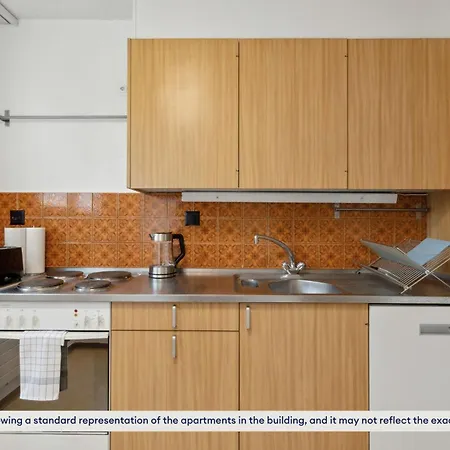 Apartman Contemporary Comfort: 2-bedroom, Two-floor Escape *